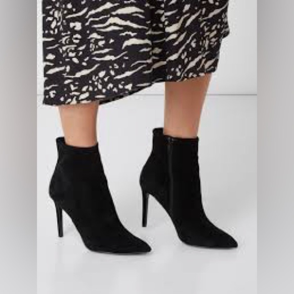 Steve Madden Leina Suede Ankle Boots